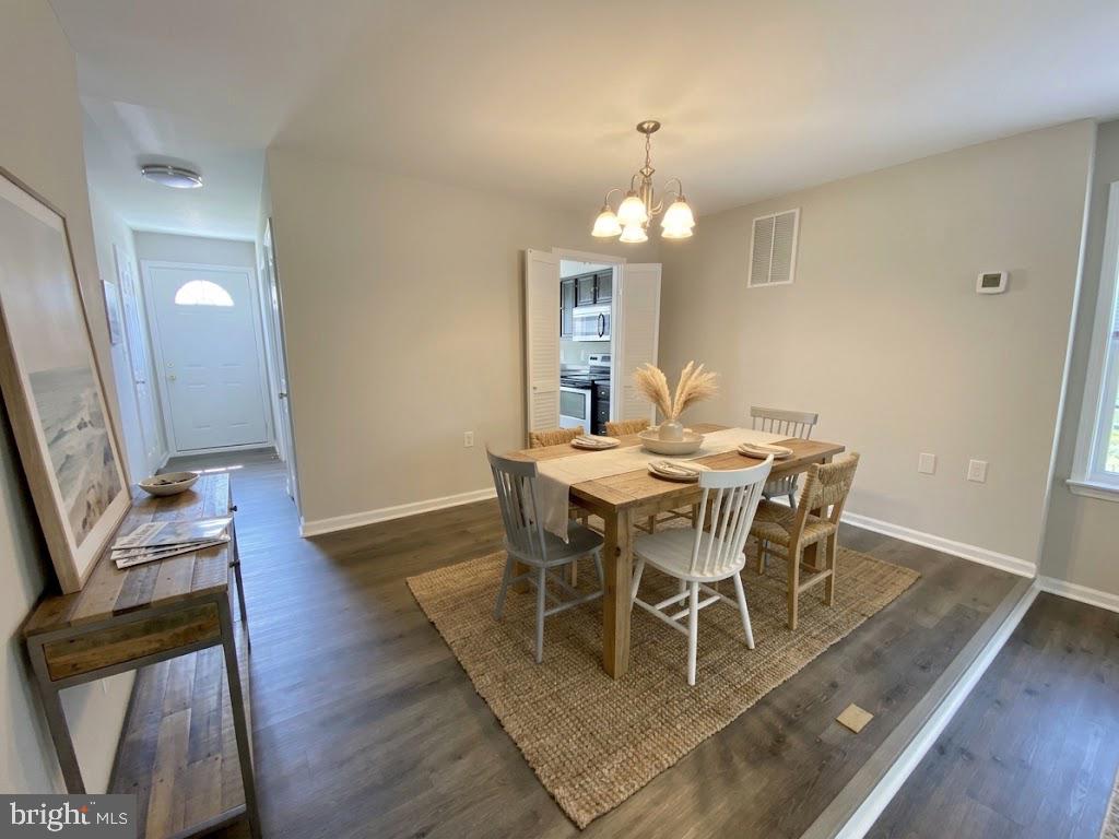 11370 CROMWELL COURT