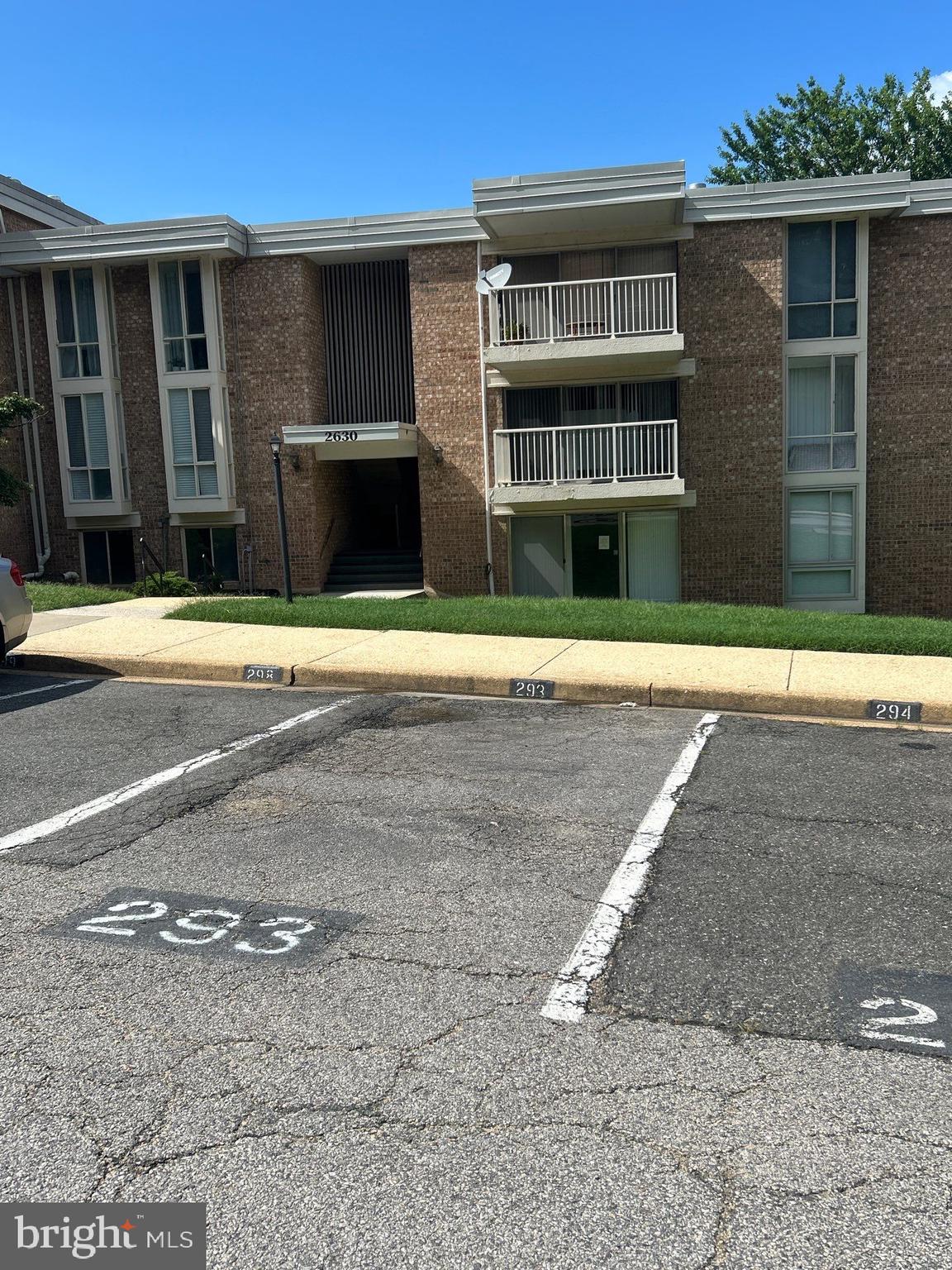 HUNTINGTON CLUB - Residential Lease