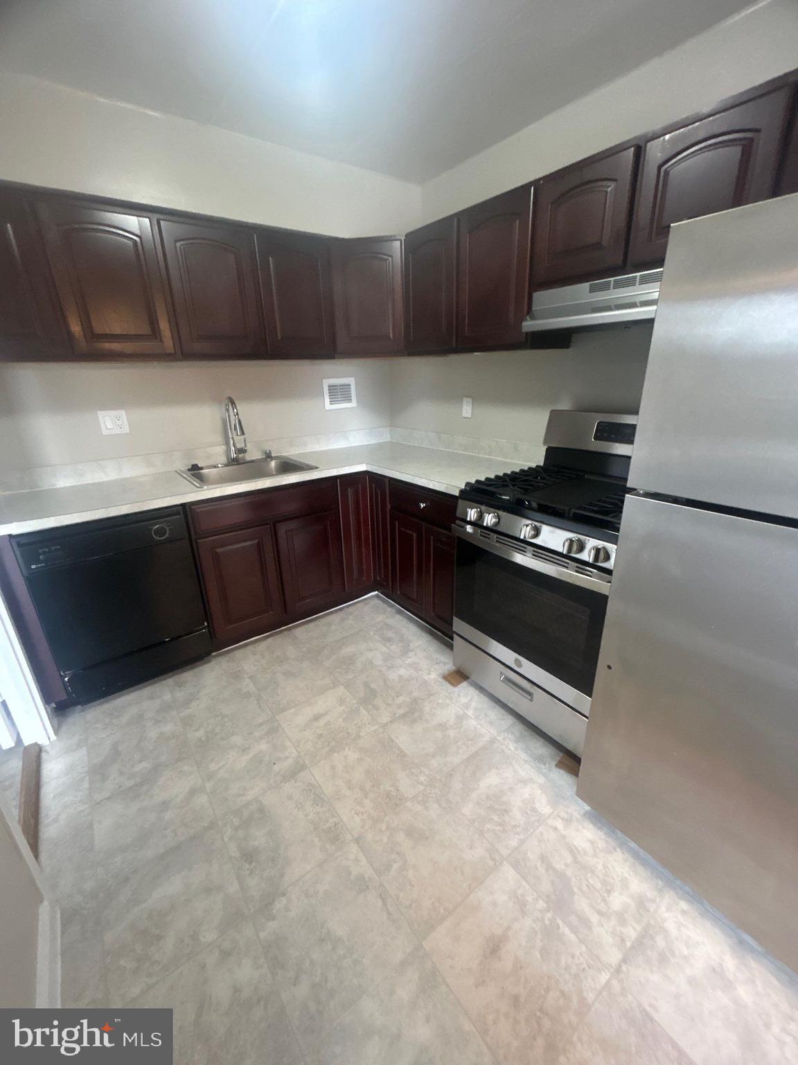 HUNTINGTON CLUB - Residential Lease