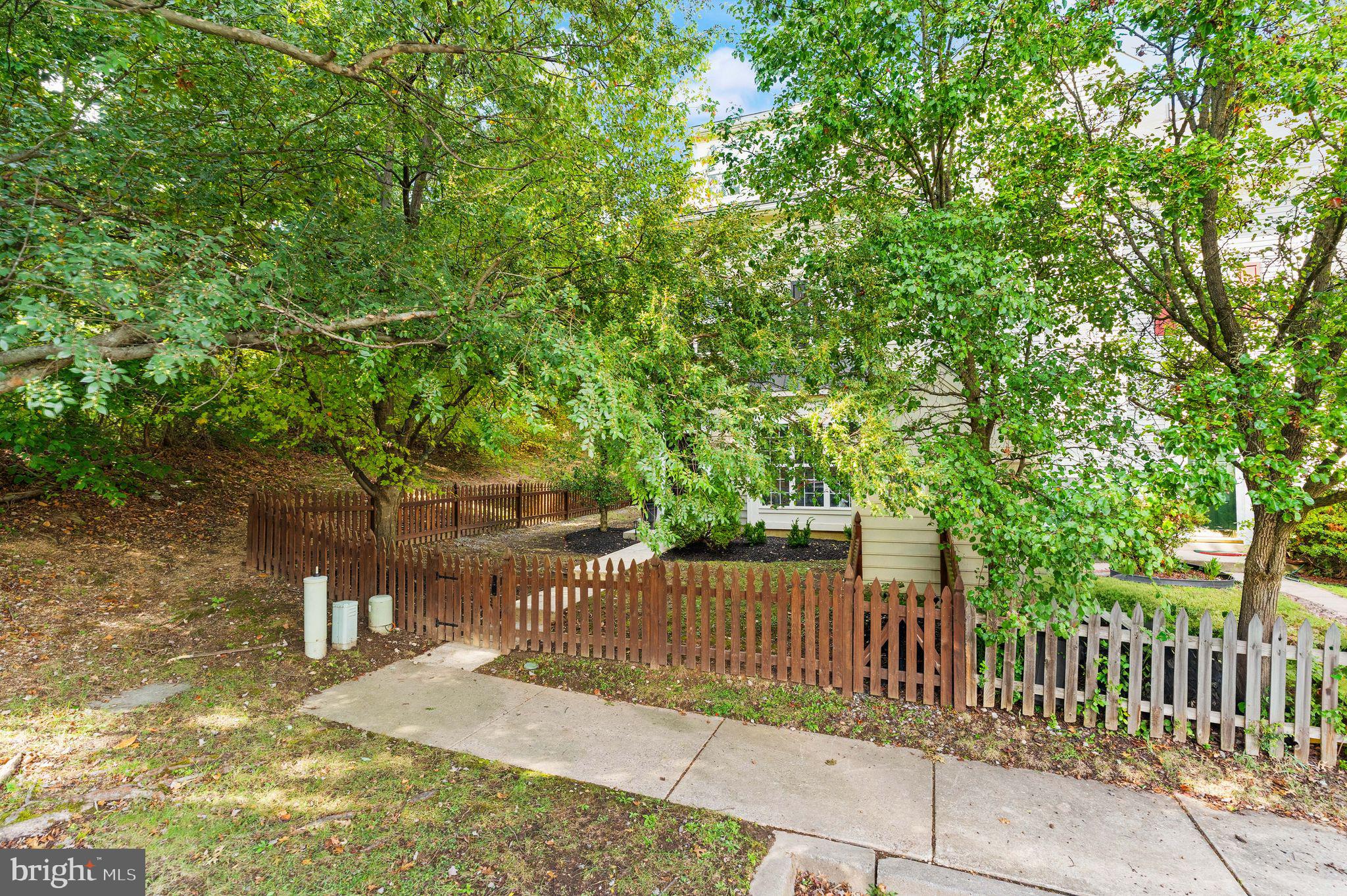 800 ESTUARY DRIVE