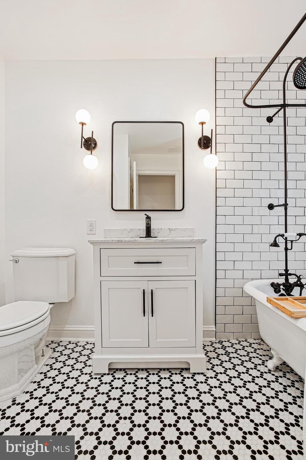 LITTLE ITALY - Residential Lease