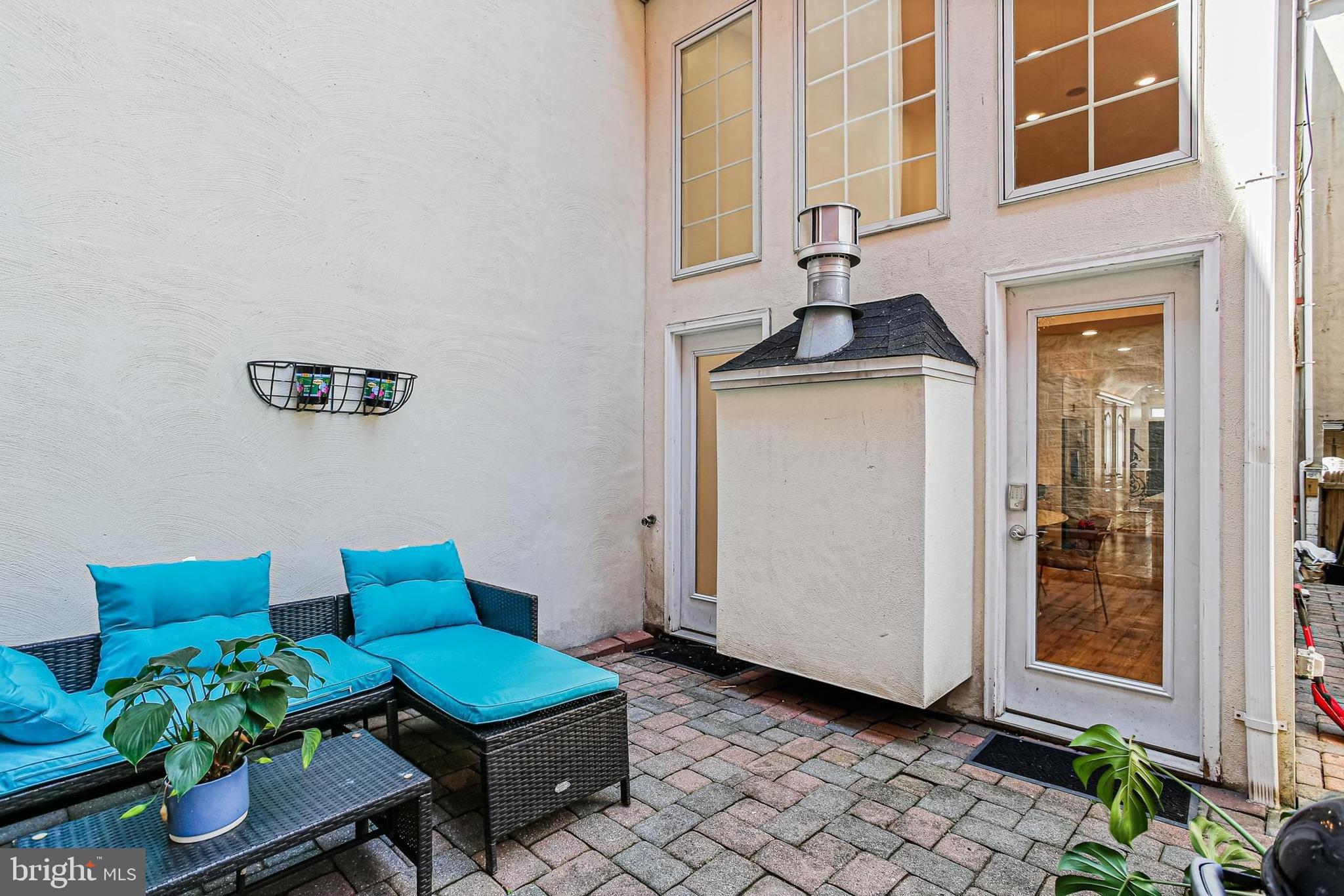 LITTLE ITALY - Residential Lease