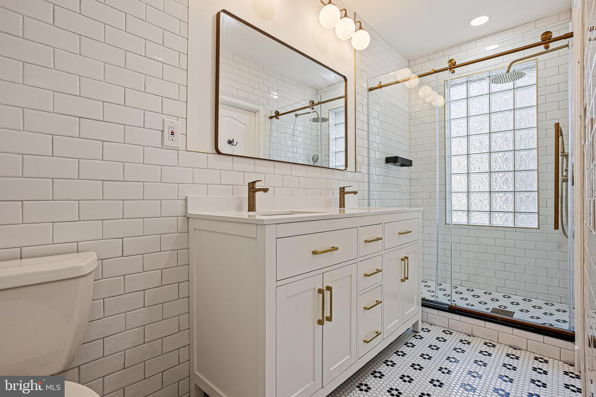 LITTLE ITALY - Residential Lease