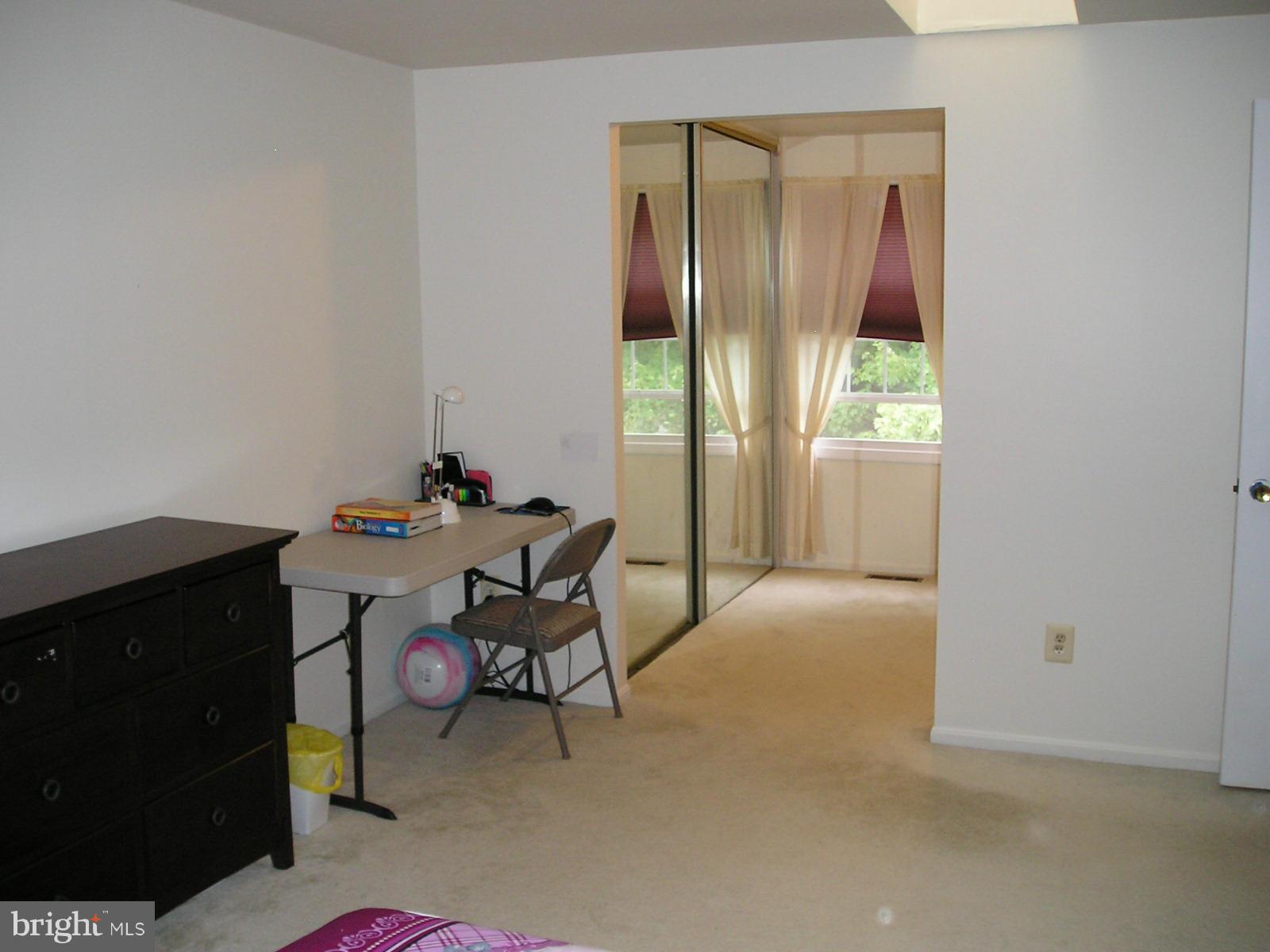 FOX MILL ESTATES - Residential Lease