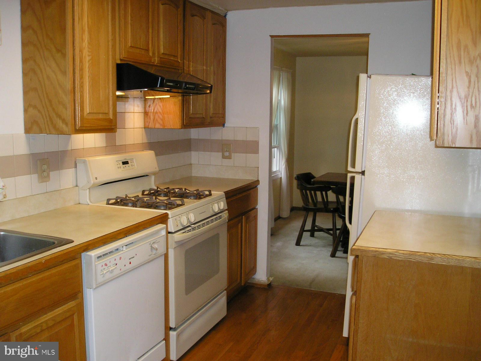 FOX MILL ESTATES - Residential Lease