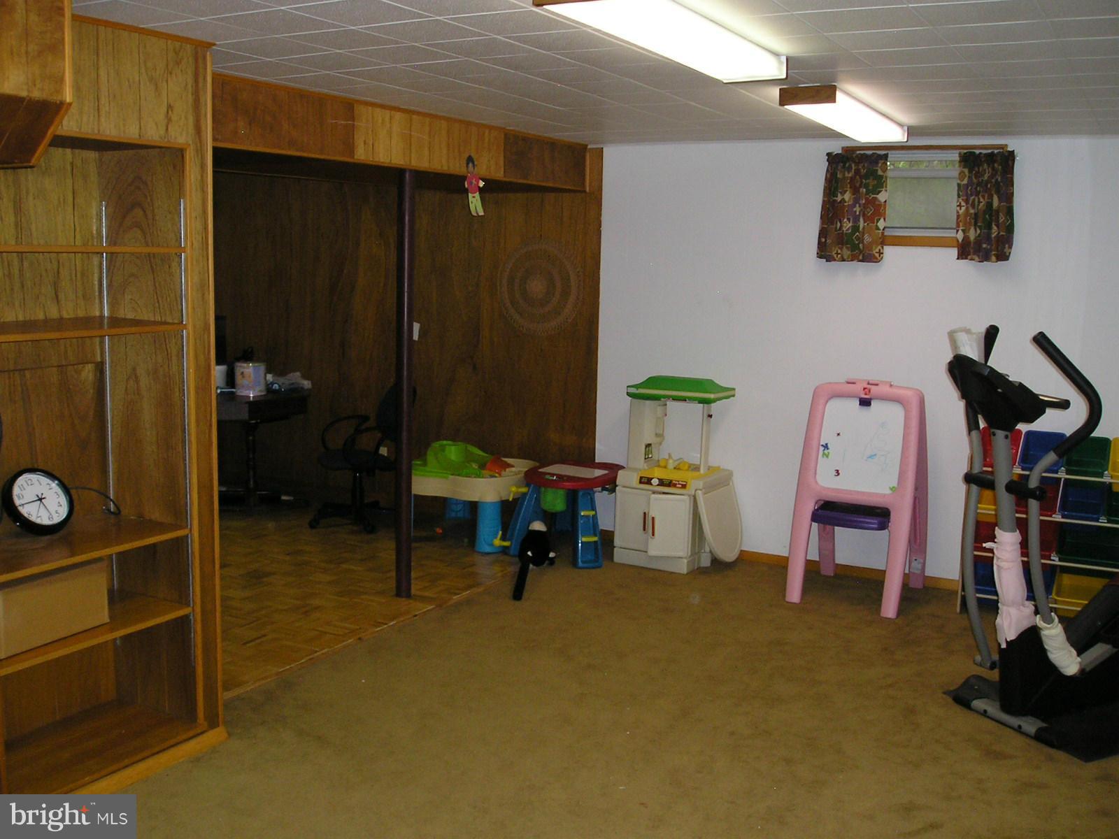 FOX MILL ESTATES - Residential Lease