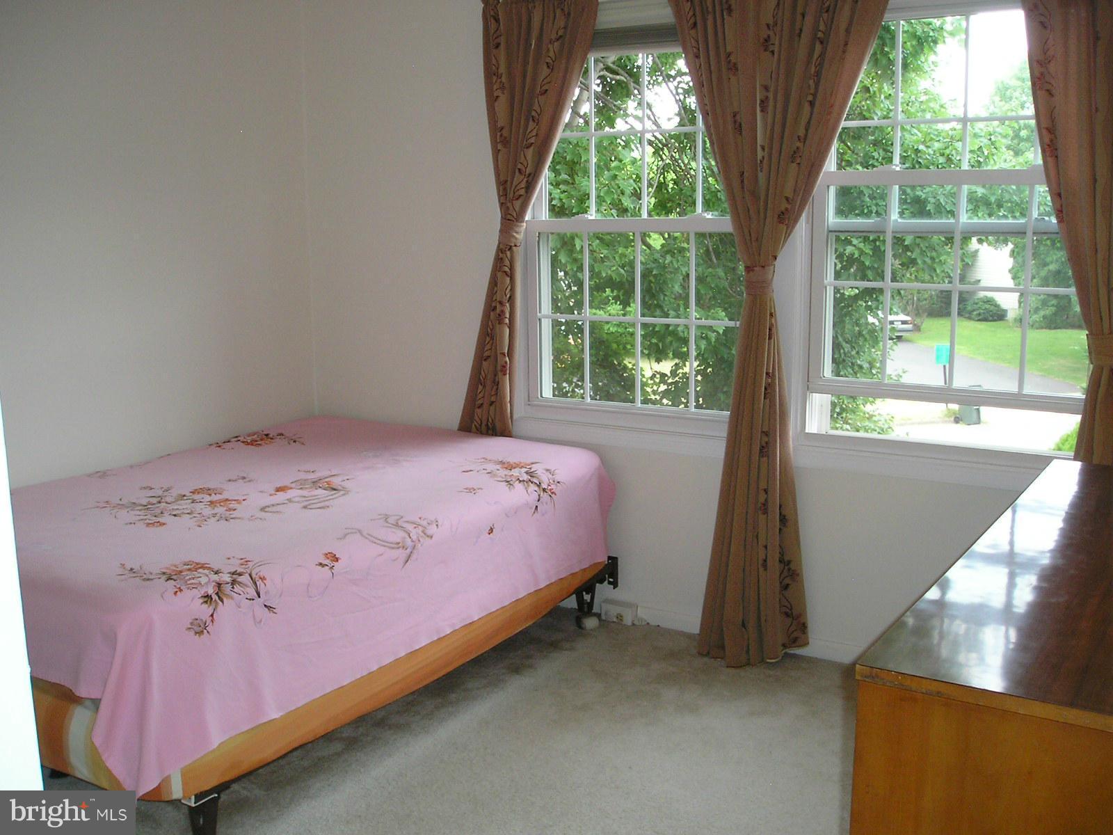 FOX MILL ESTATES - Residential Lease