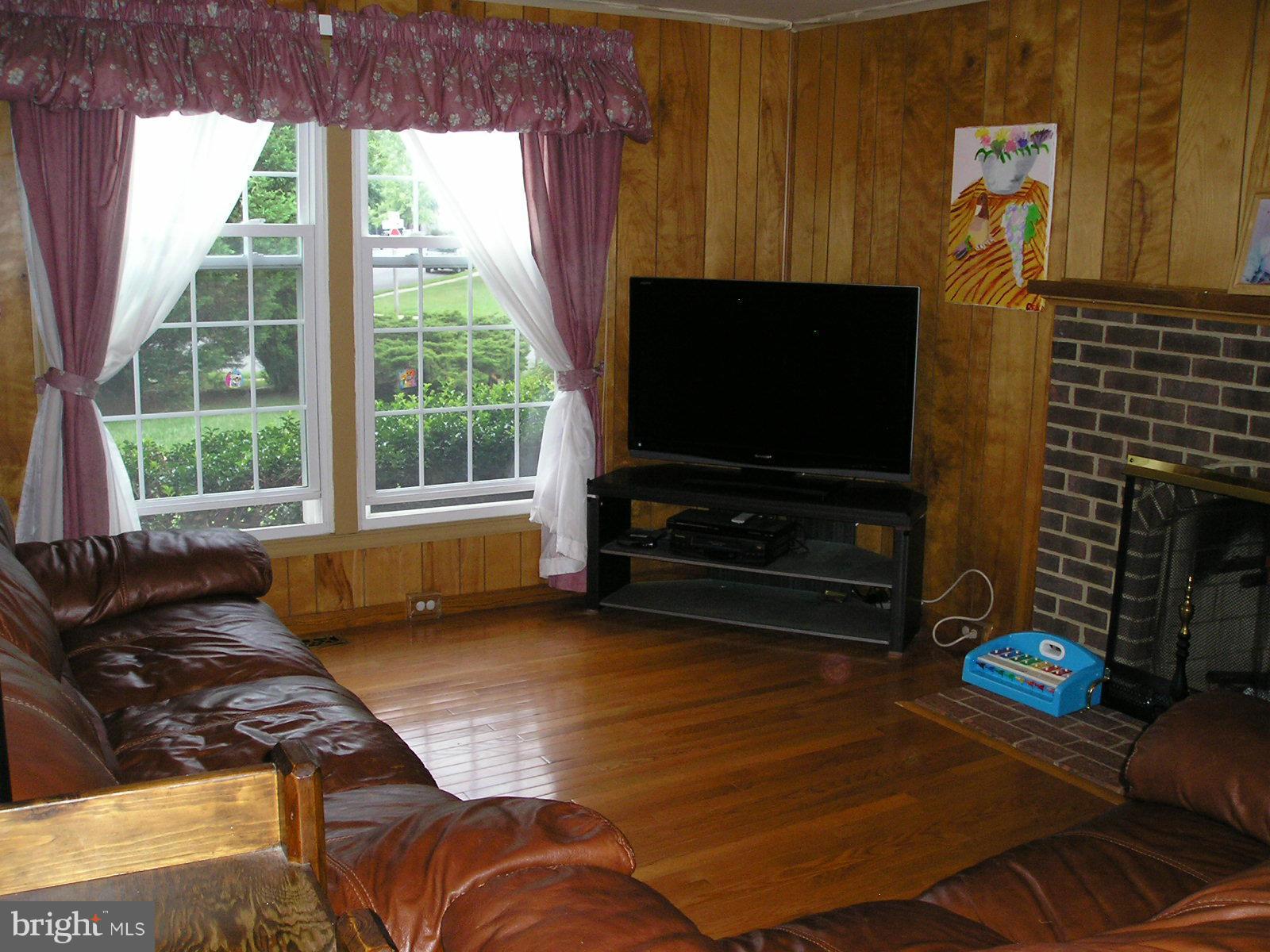 FOX MILL ESTATES - Residential Lease