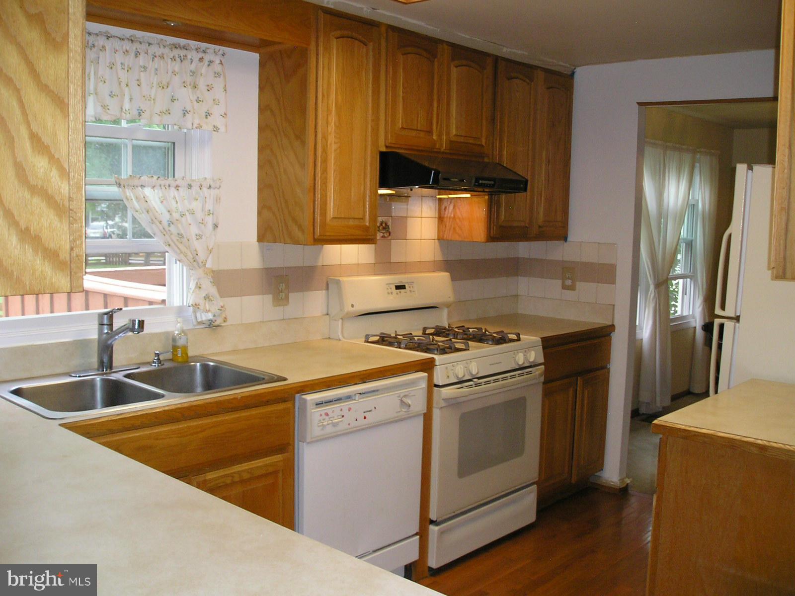 FOX MILL ESTATES - Residential Lease