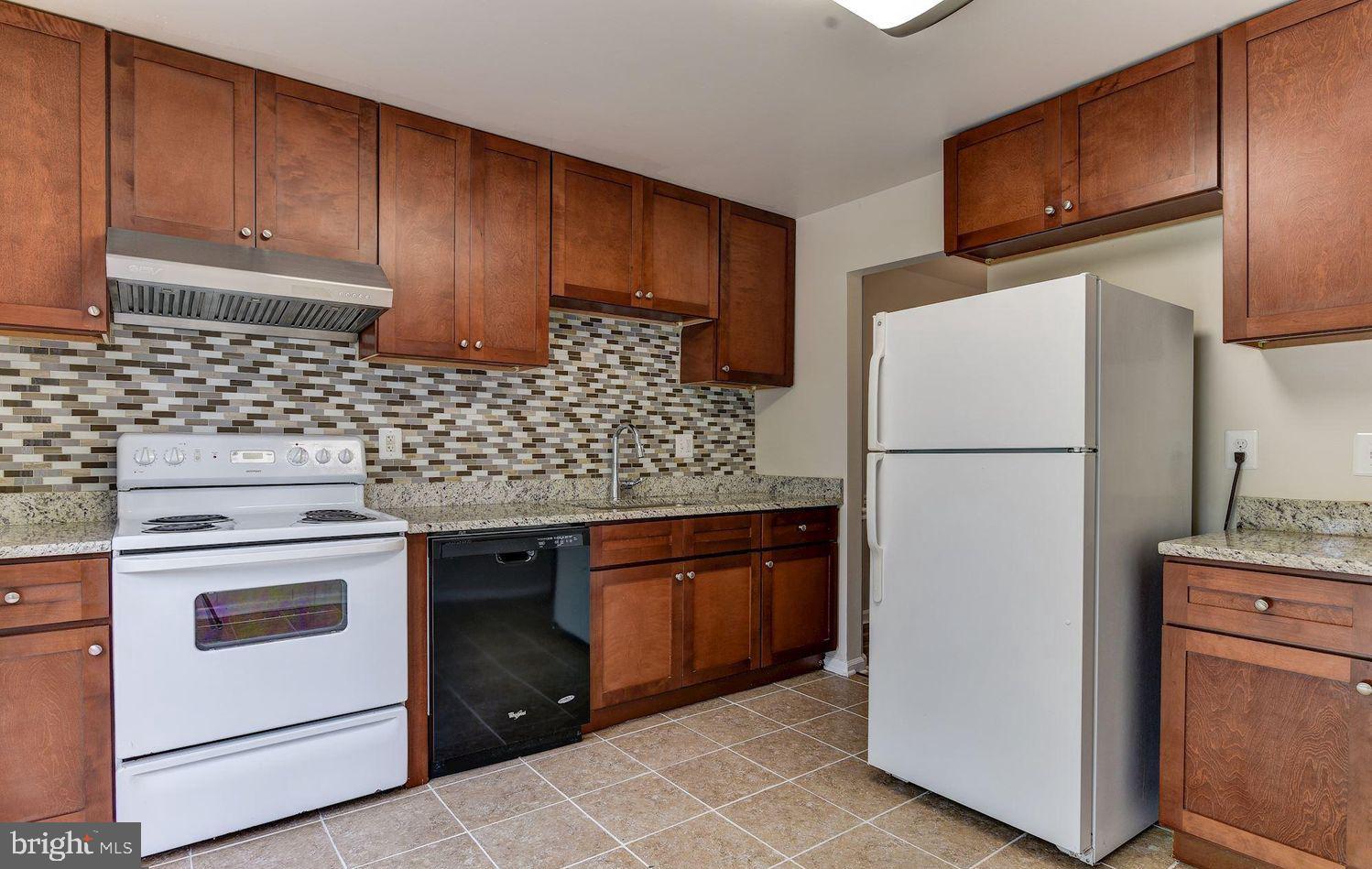 SHADY GROVE VILLAGE - Residential Lease