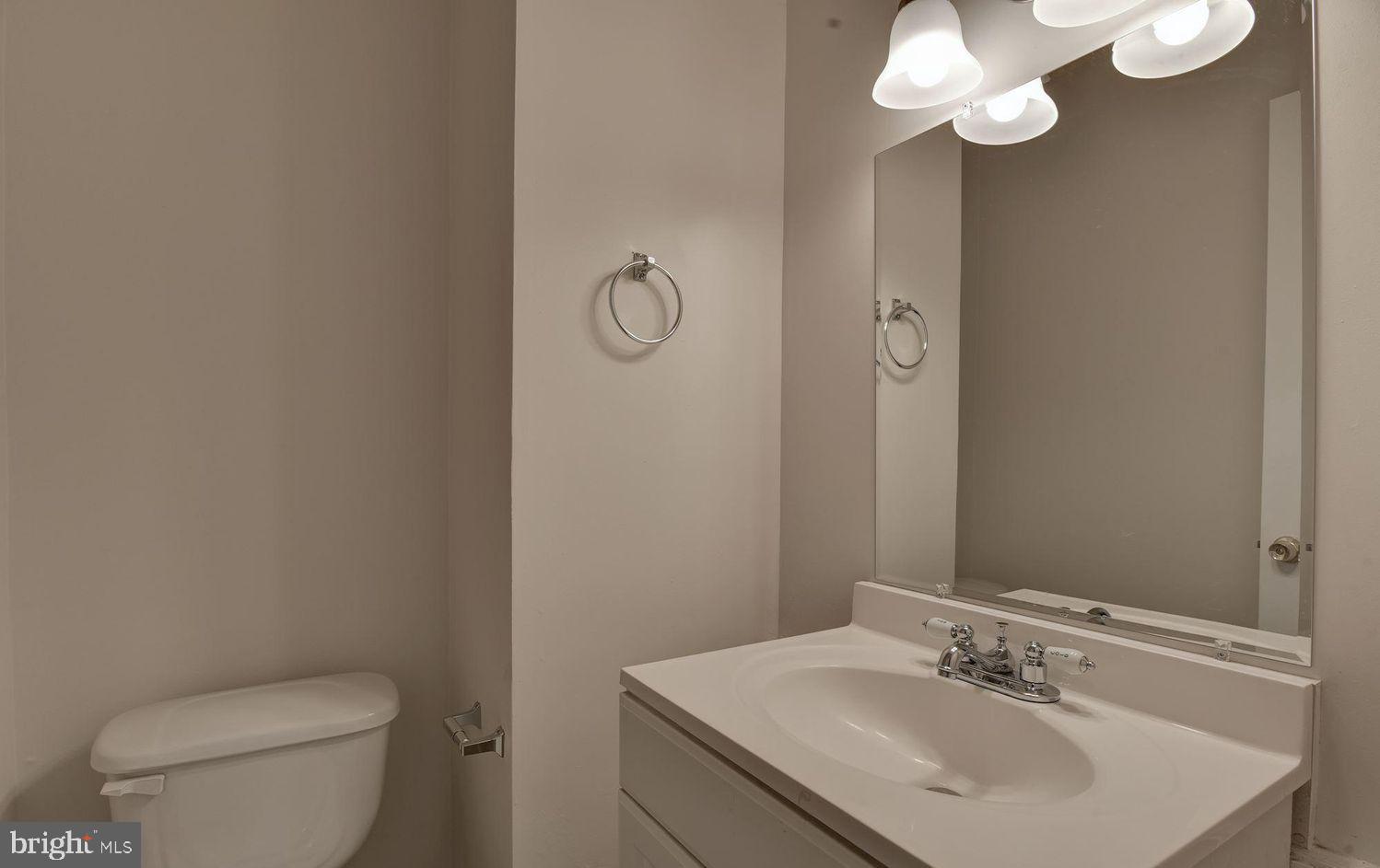 SHADY GROVE VILLAGE - Residential Lease