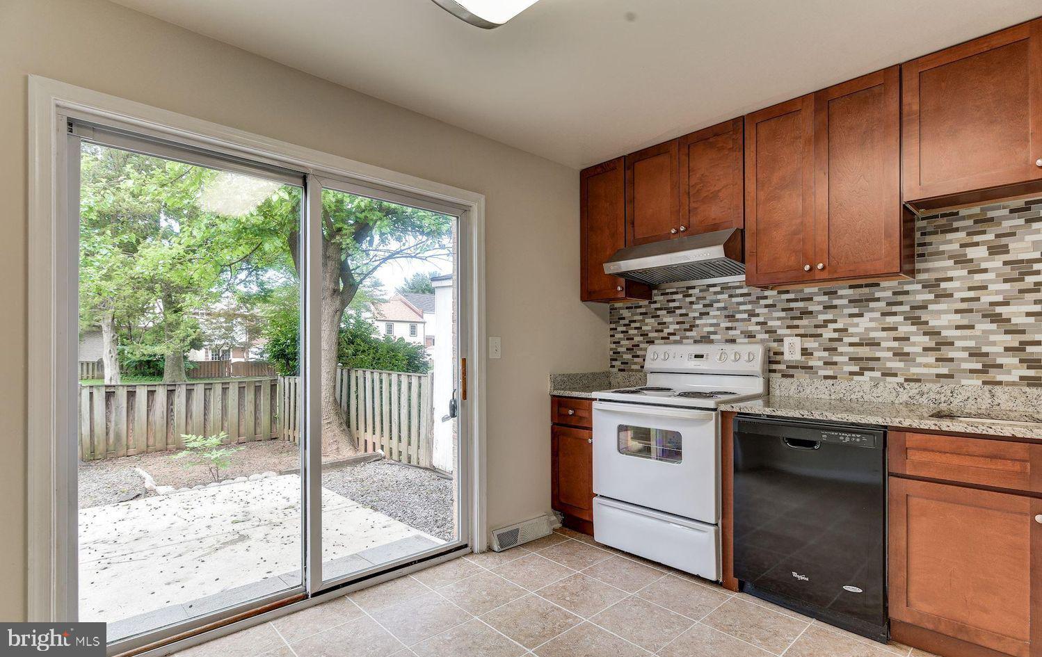 SHADY GROVE VILLAGE - Residential Lease