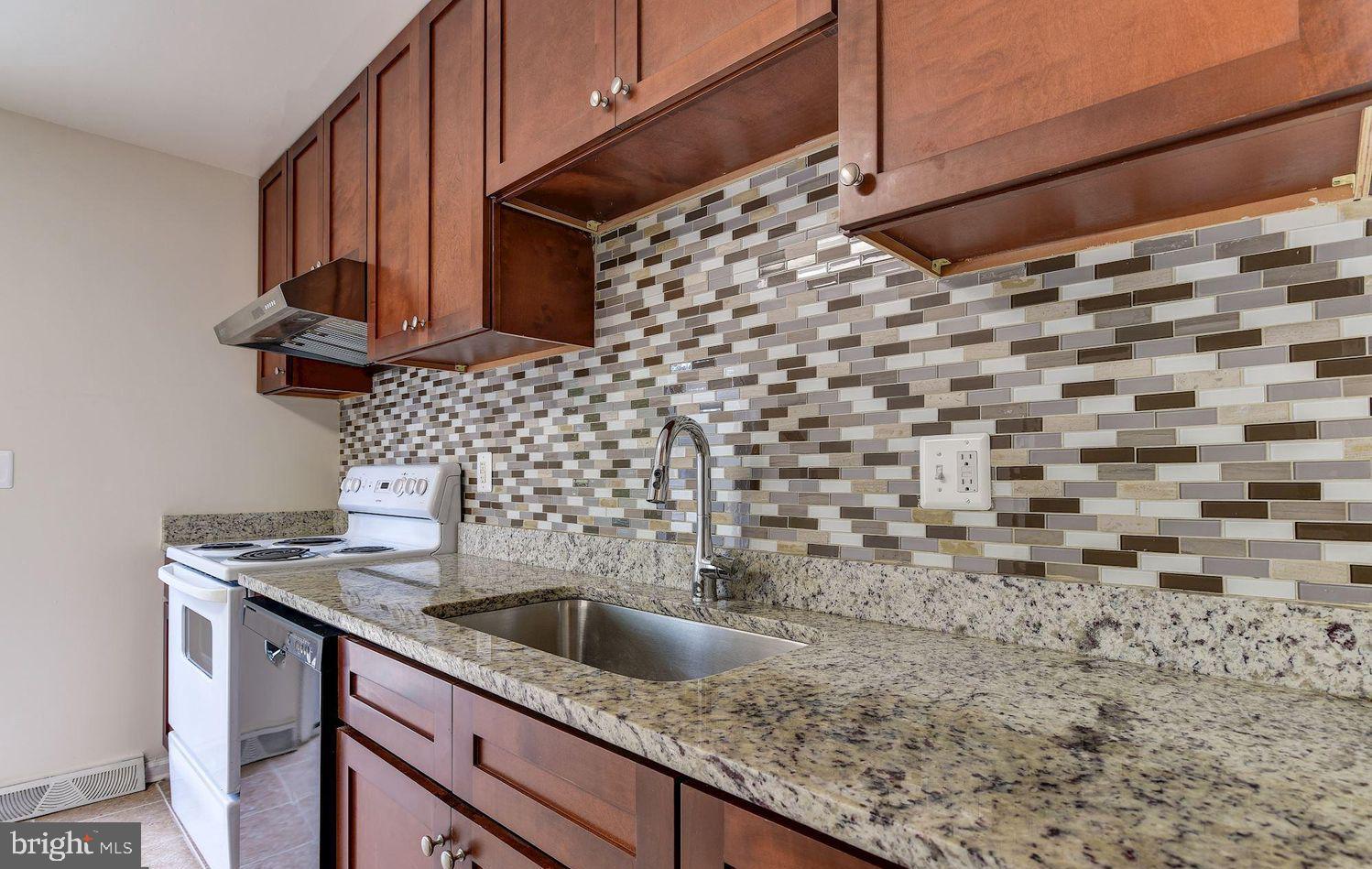 SHADY GROVE VILLAGE - Residential Lease