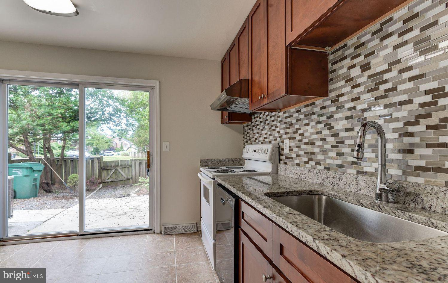 SHADY GROVE VILLAGE - Residential Lease