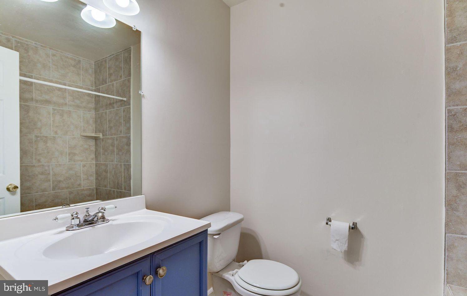 SHADY GROVE VILLAGE - Residential Lease