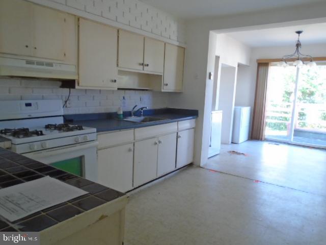 GRAY MANOR - Residential