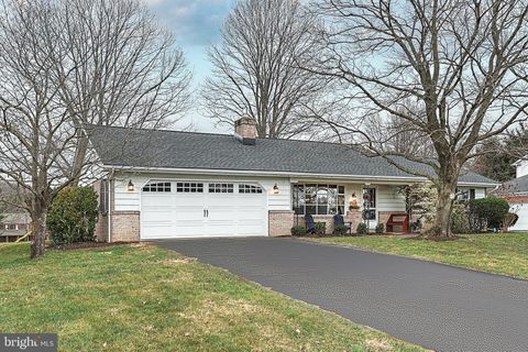 Photo of 511 MOCKINGBIRD DR, COLUMBIA, PA 17512 (MLS # PALA2030068)