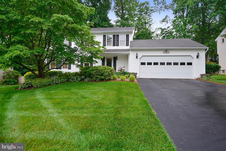 Pride of ownership abounds in this 4 bd/2.5 bath home in the Oakton HS Pyramid! Fully renovated kitchen w/ granite counters, new windows/slider in FR. Gleaming hardwood floors on main level, upper level and stairs. Freshly painted. New gas water heater ('14) New gas furnace ('11), New A/C ('07). Park-like, private back yard w/ deck. Fully fenced. Pool membership! SEE VIRTUAL TOUR LINK ABOVE^^