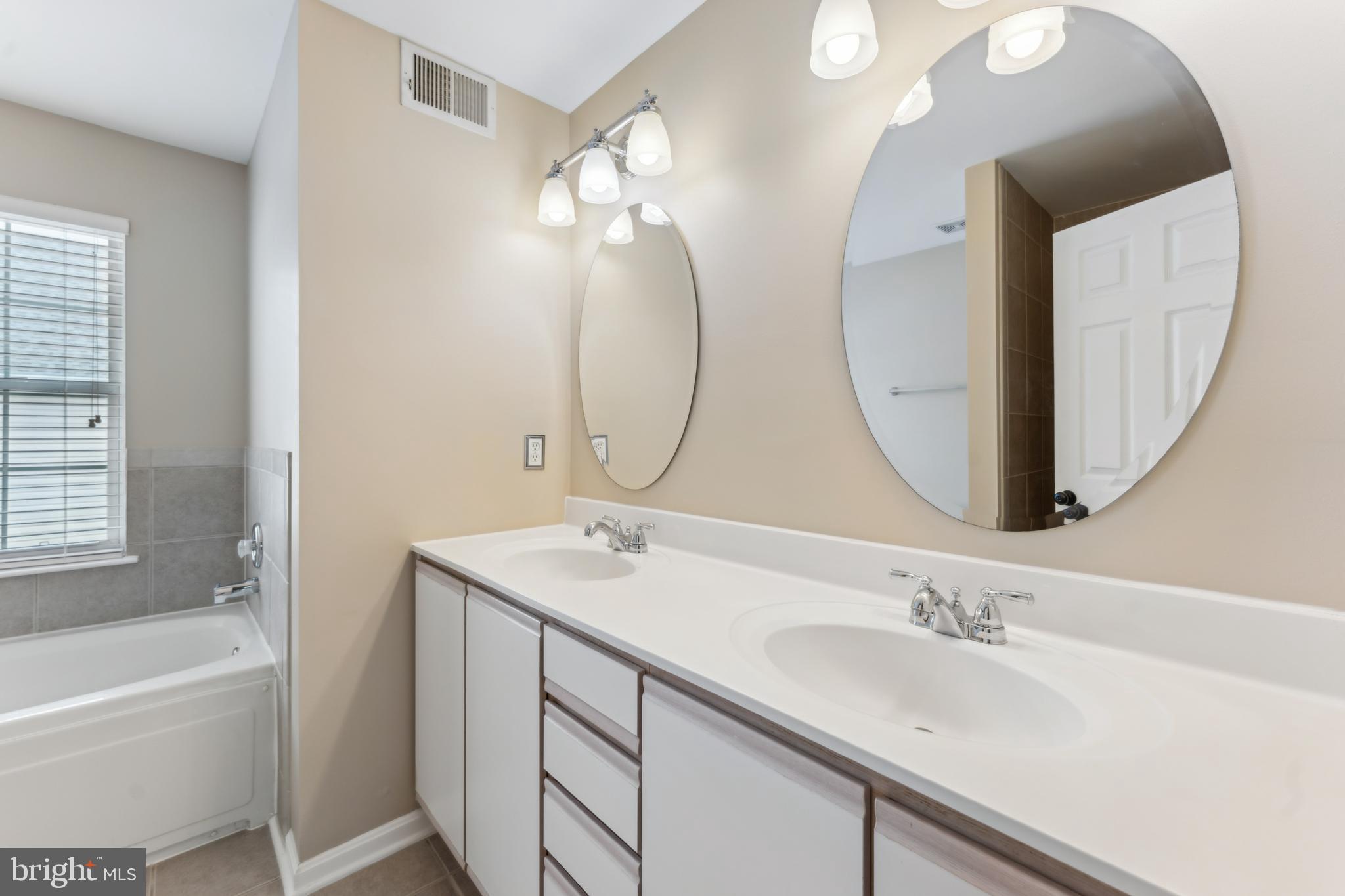 RUSSETT - Residential