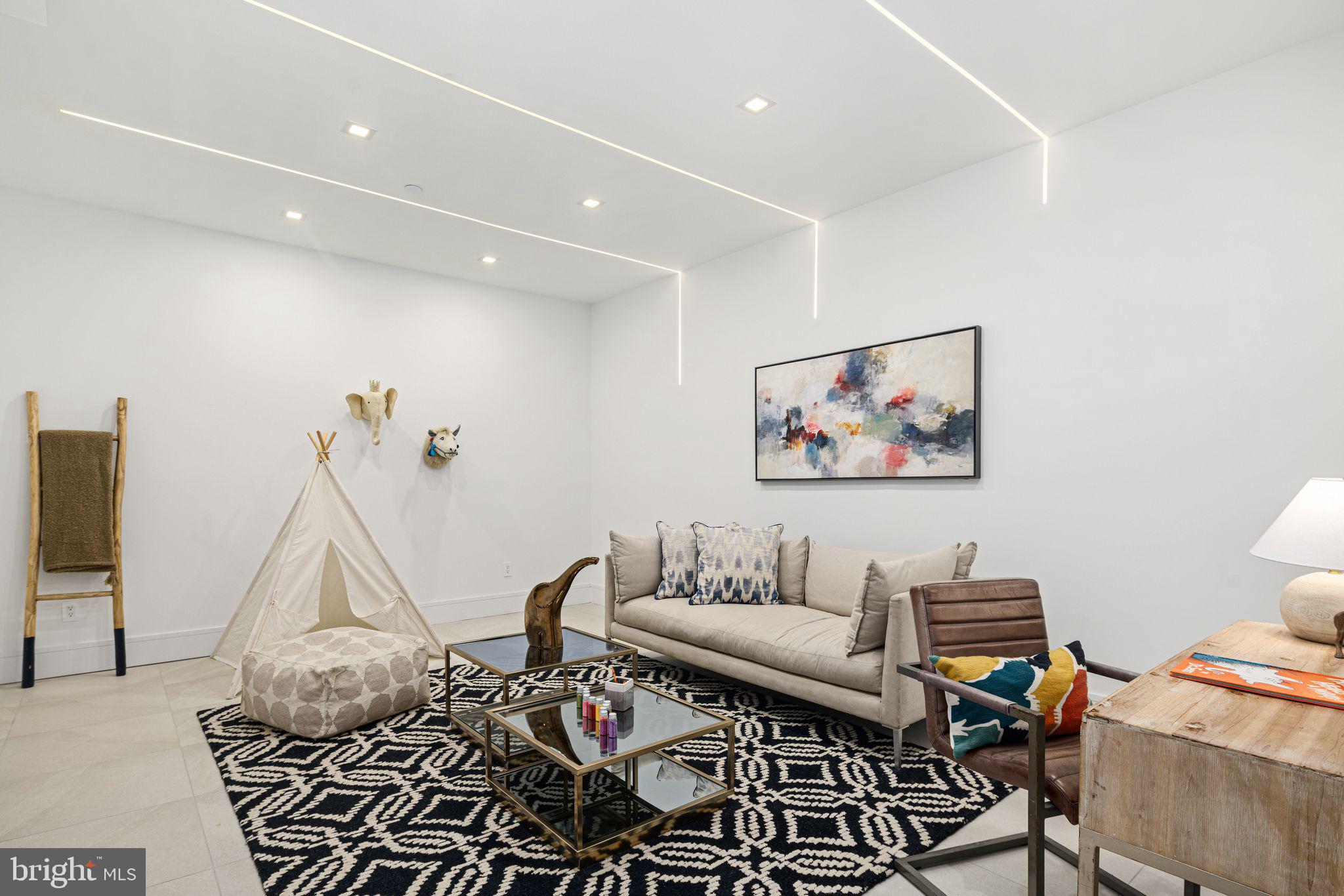 WASHINGTON SQ WEST - Residential