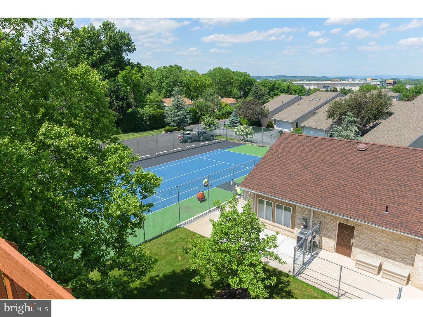 LONGVUE ESTATES - Residential