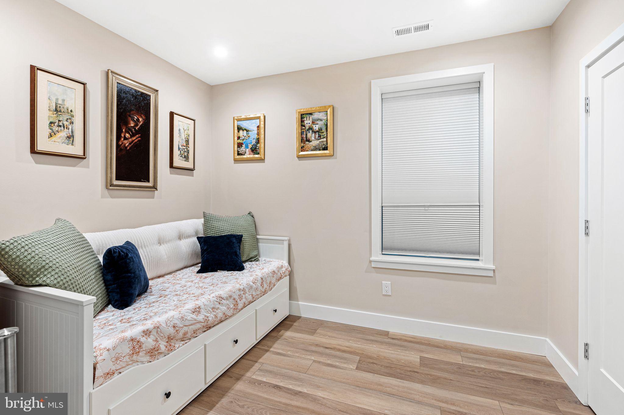 WASHINGTON SQ WEST - Residential