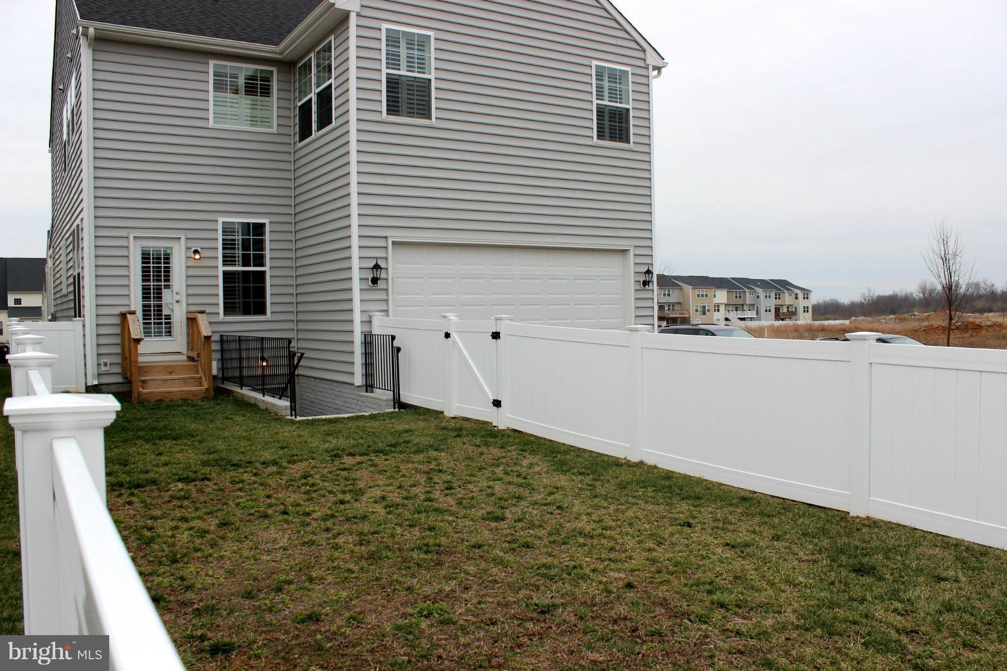 LAKELAND PLACE - Residential