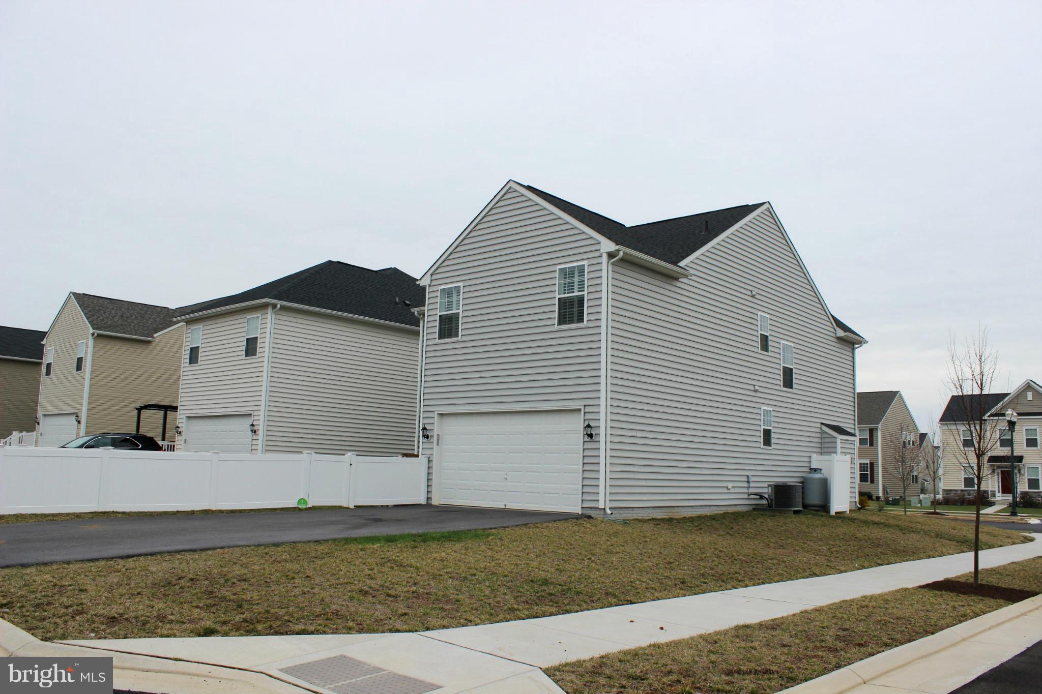 LAKELAND PLACE - Residential