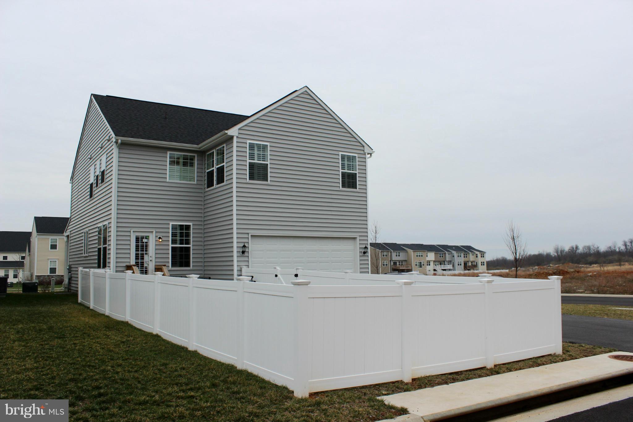 LAKELAND PLACE - Residential