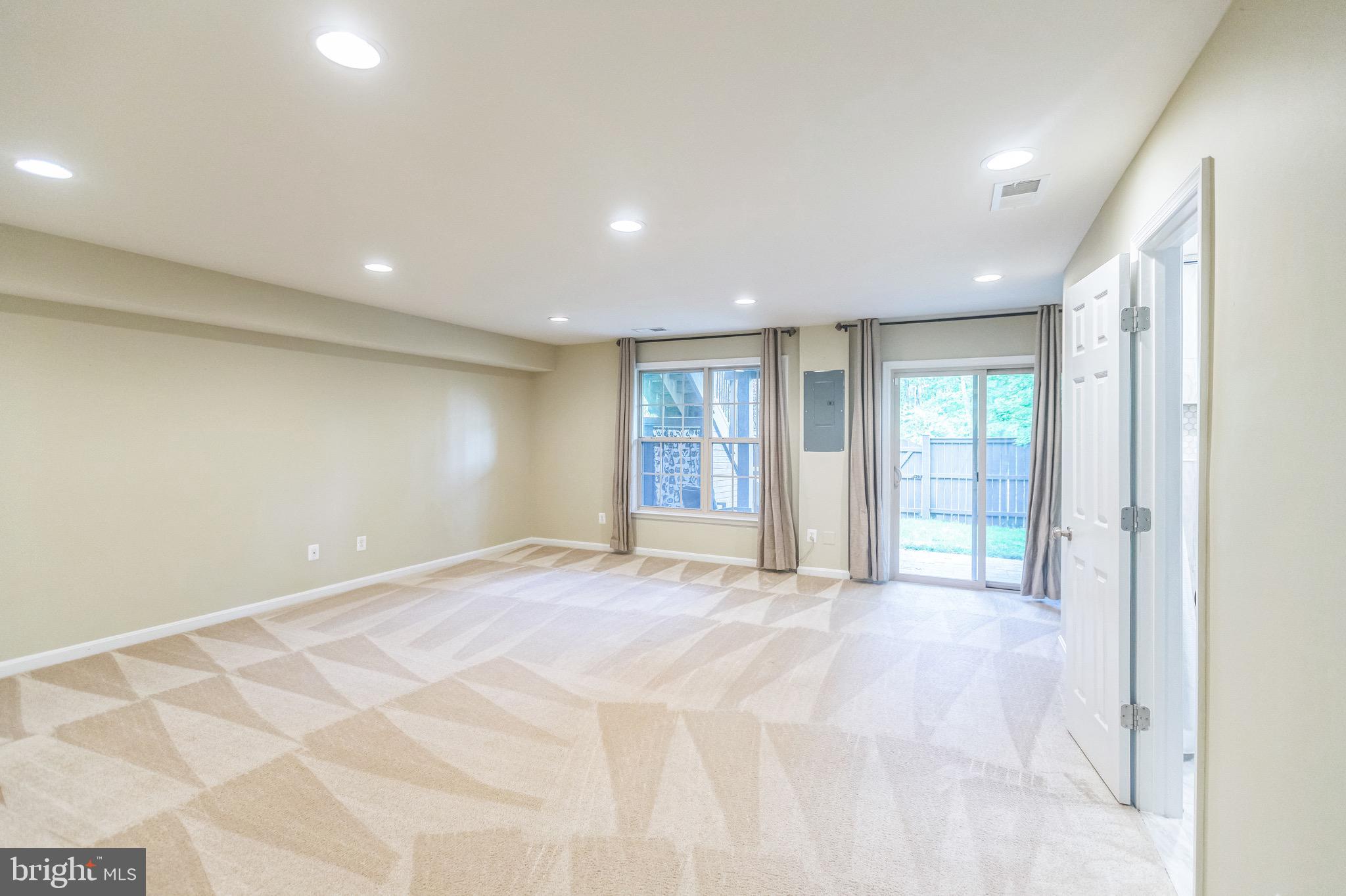 ALEXANDERS CHASE - Residential