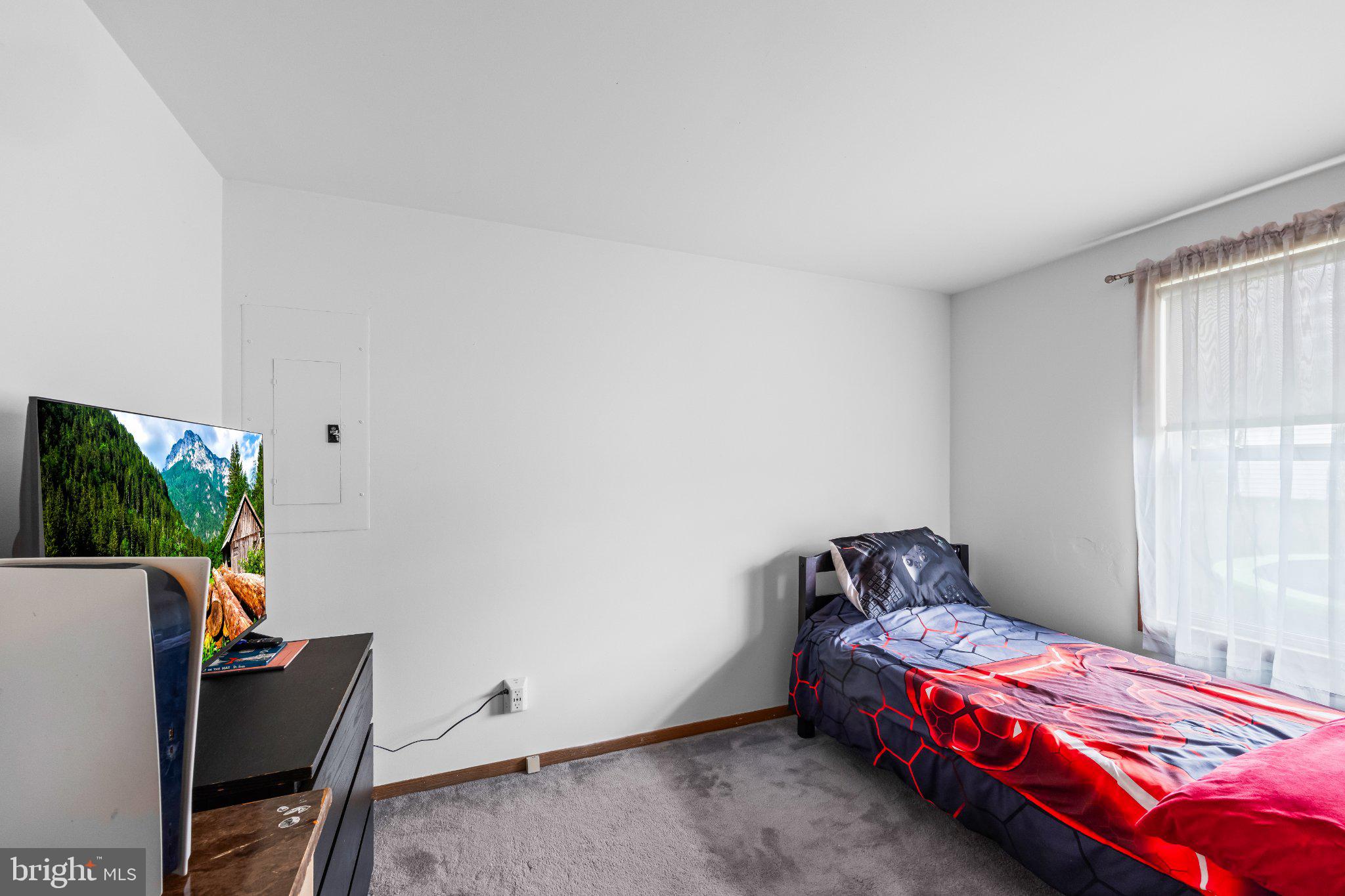 HOLLY ESTATES - Residential