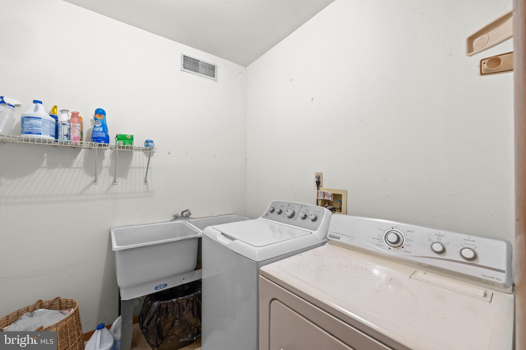 HOLLY ESTATES - Residential