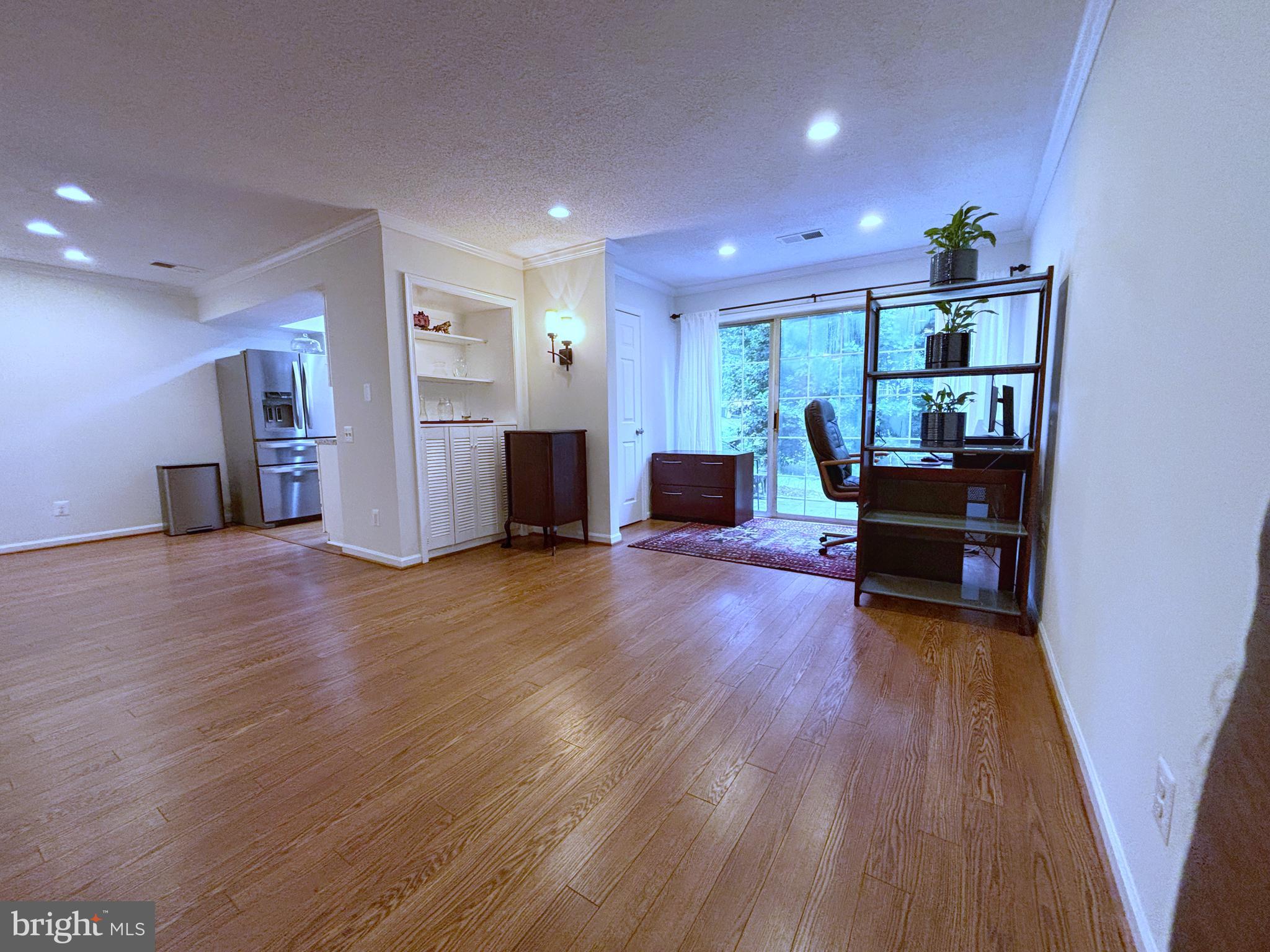 3905 GOLF TEE COURT 101