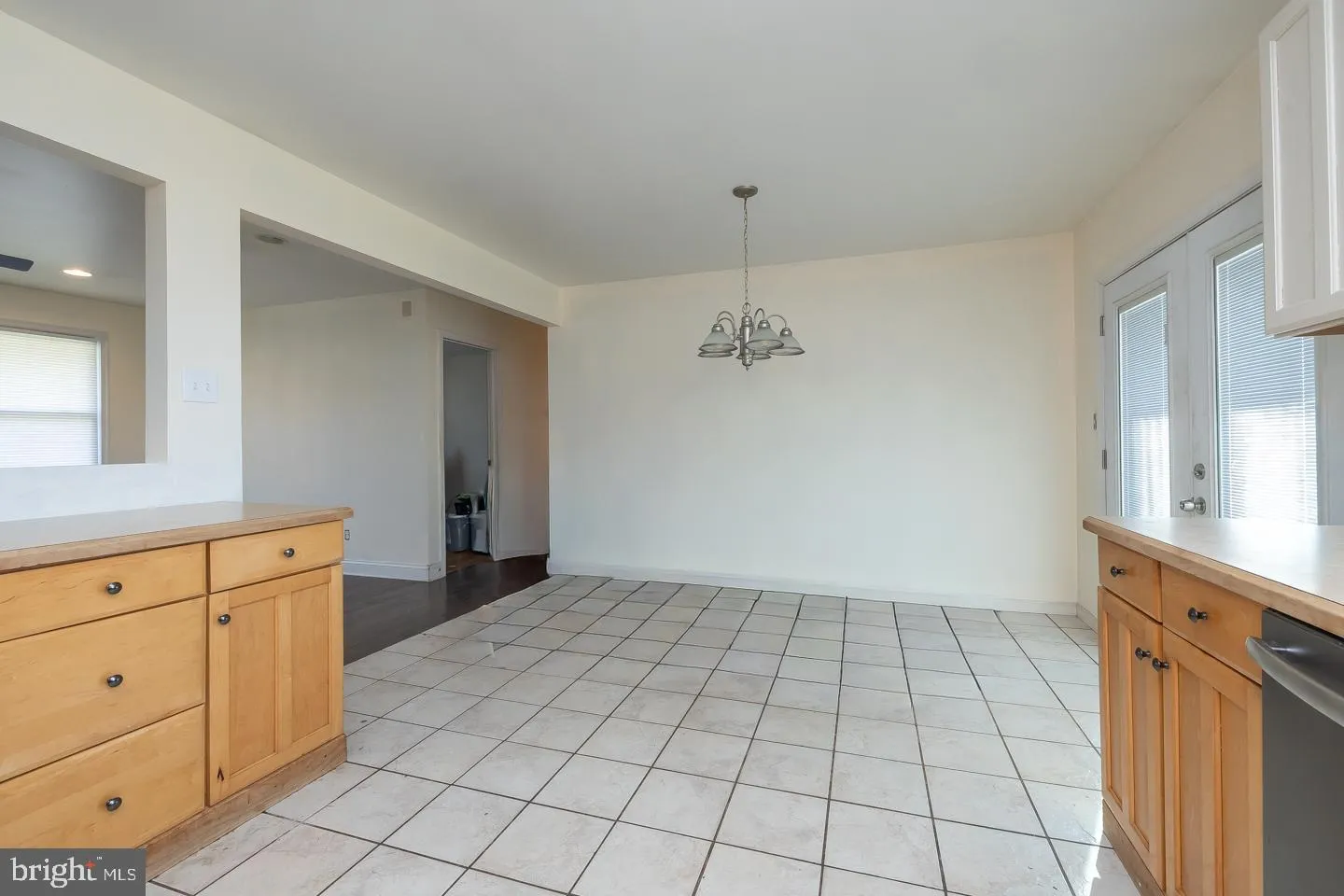 Vineland, New Jersey 08361, United States, 3 Bedrooms Bedrooms, ,2 BathroomsBathrooms,Residential,Pending,221337