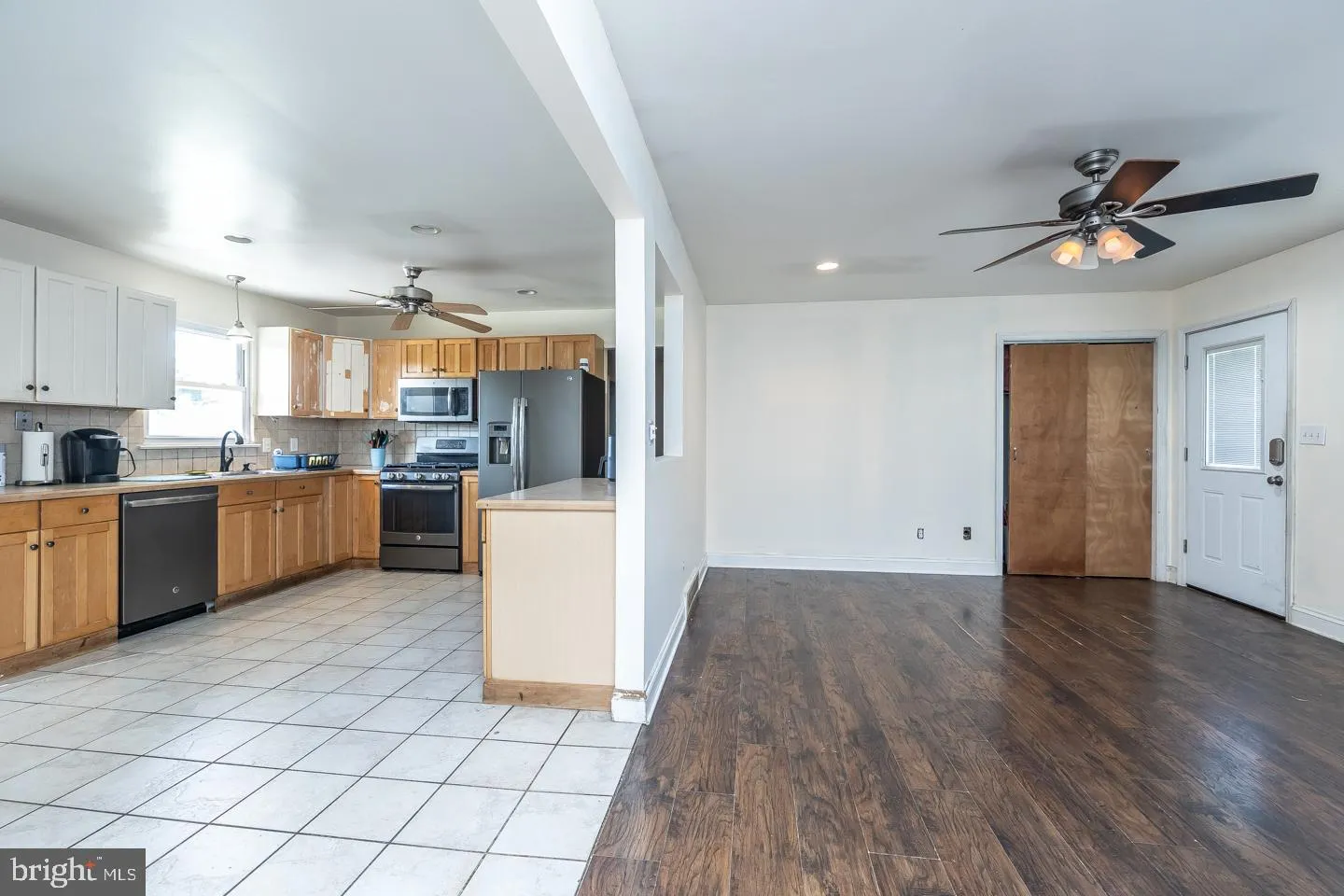 Vineland, New Jersey 08361, United States, 3 Bedrooms Bedrooms, ,2 BathroomsBathrooms,Residential,Pending,221337