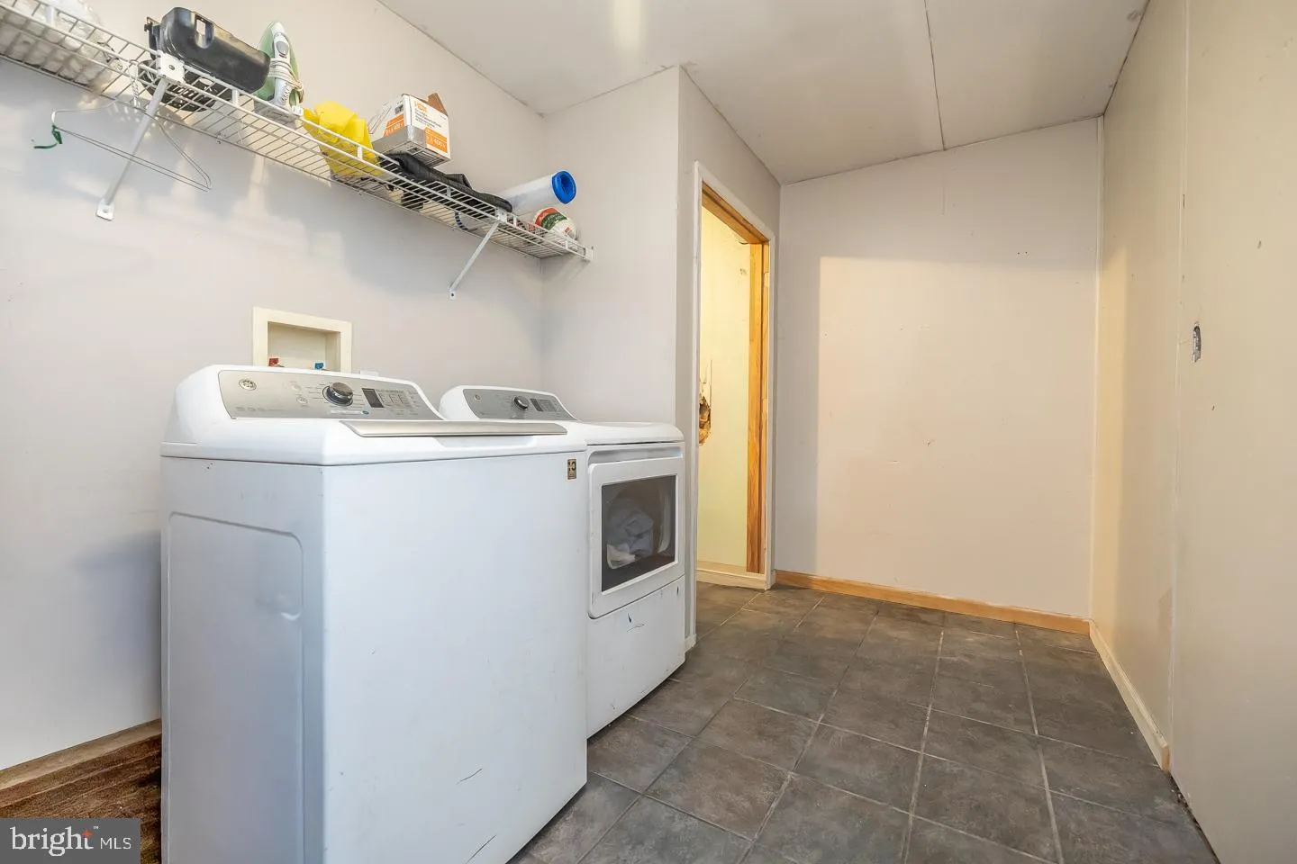 Vineland, New Jersey 08361, United States, 3 Bedrooms Bedrooms, ,2 BathroomsBathrooms,Residential,Pending,221337