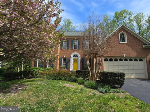 Photo of 5013 Lincoln Drive, FAIRFAX, VA 22030 (MLS # VAFX2302860)