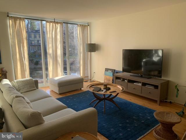 RESTON - Residential Lease