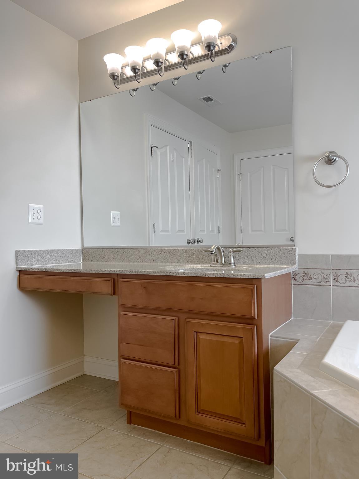 BROAD CREEK - Residential Lease