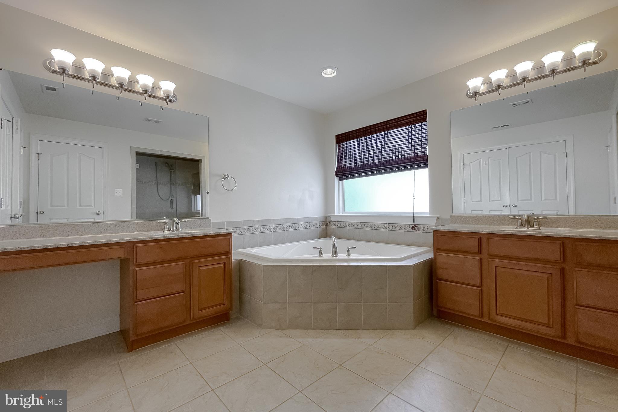 BROAD CREEK - Residential Lease