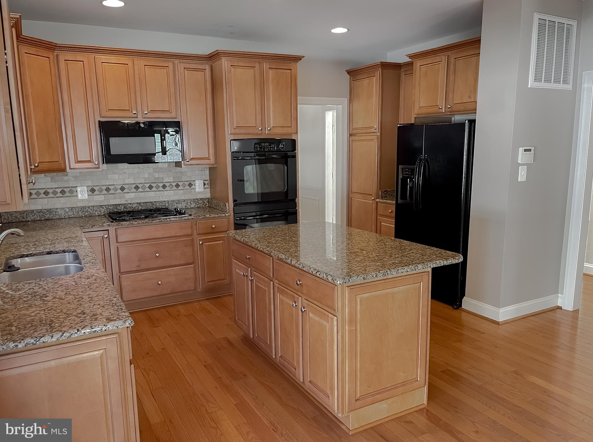 BROAD CREEK - Residential Lease