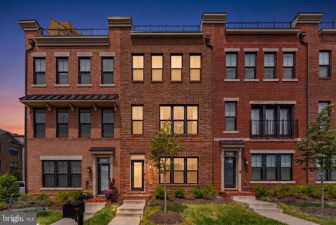 Townhouse For Sale - 22969 Quiet Crossing Terrace<br/> Loudoun County, BRAMBLETON, VA 20148