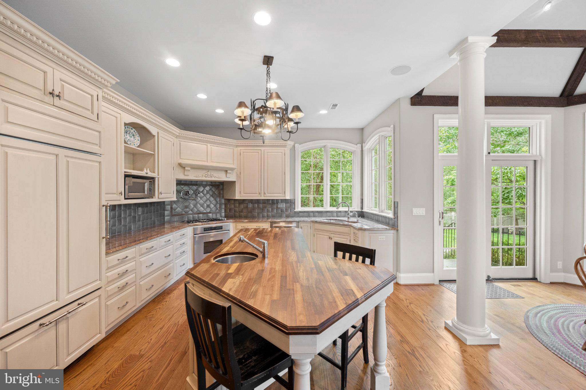 6 WEDGEWOOD DRIVE