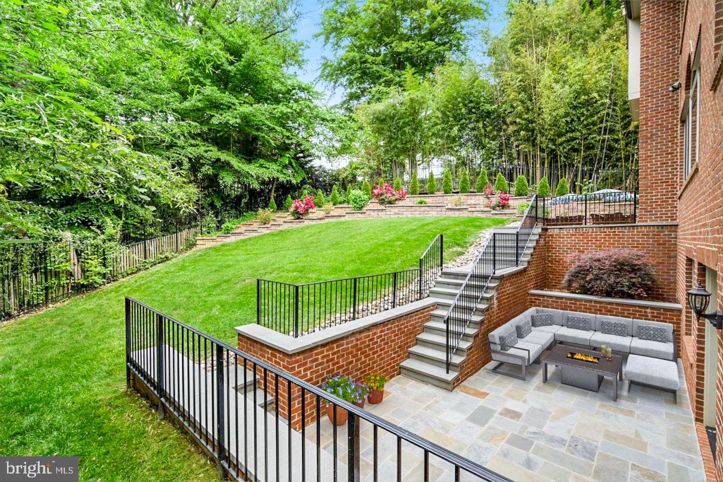 BURNING TREE VALLEY - Residential