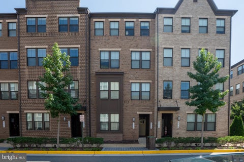 Condo For Rent - 20704 Wood Quay Drive<br/> Loudoun County, STERLING, VA 20166