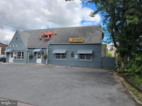 Photo of 300 Summit Avenue, HAGERSTOWN, MD 21740 (MLS # MDWA2040542)