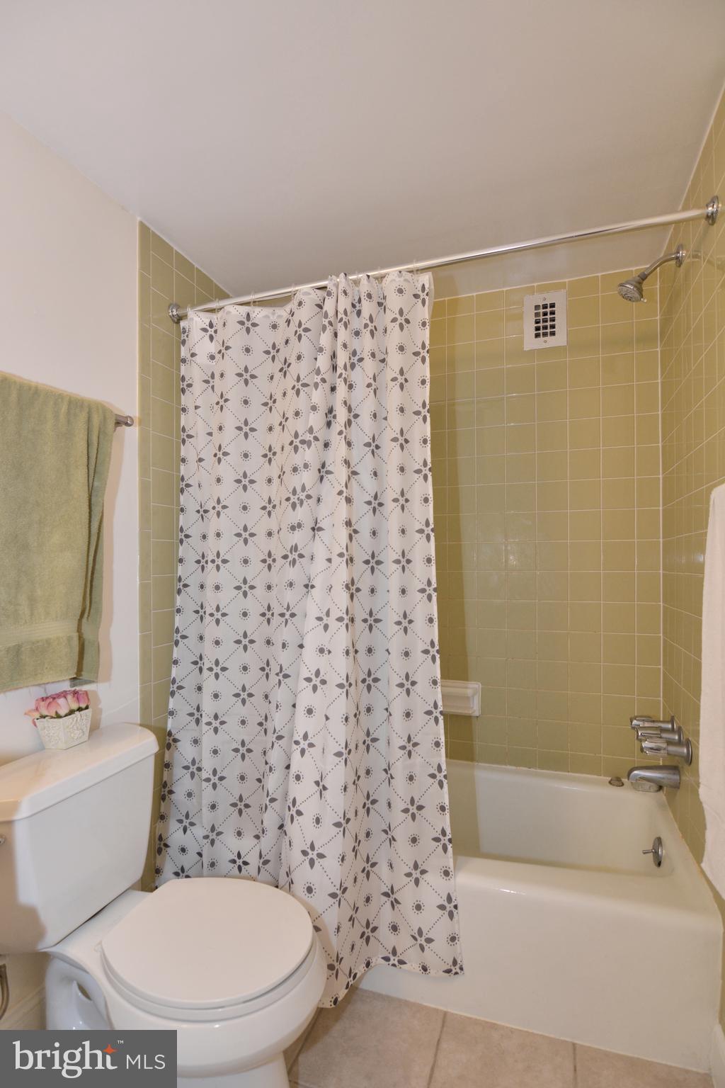 UNIVERSITY TOWERS CODM - Residential Lease