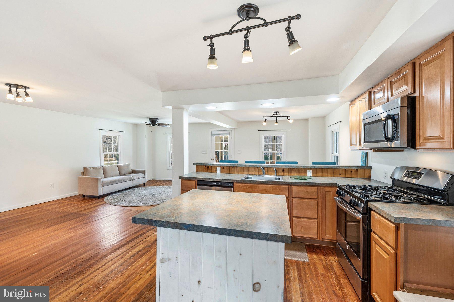 5188 SKINNERS NECK ROAD