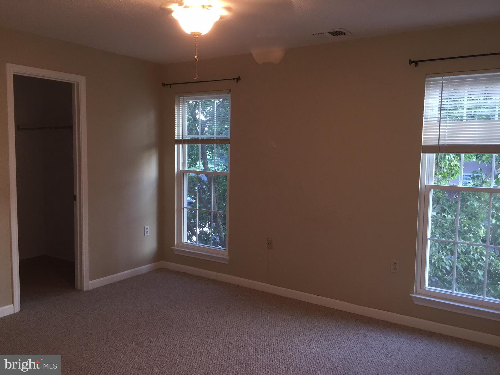 ASHBURN FARM - Residential Lease