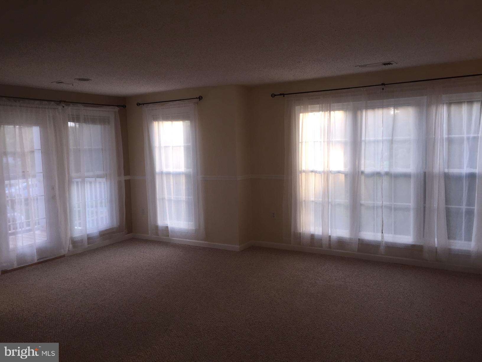 ASHBURN FARM - Residential Lease